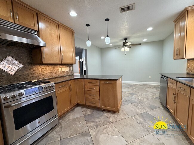 Building Photo - 4504 Boca Dr