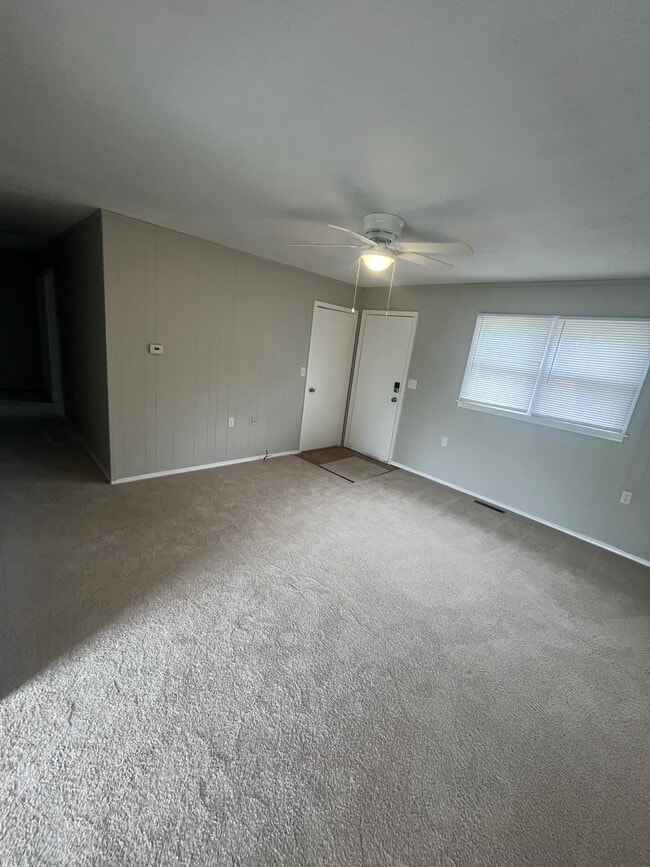 Building Photo - 230 NE 85th Rd