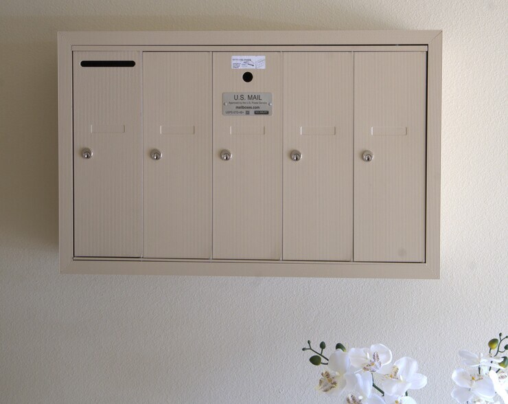 Outgoing mail option - 1123 E Ocean Blvd