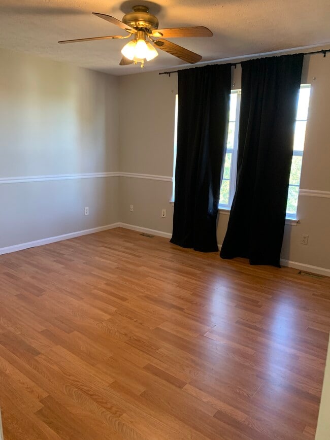 Building Photo - 115 Rough River Run