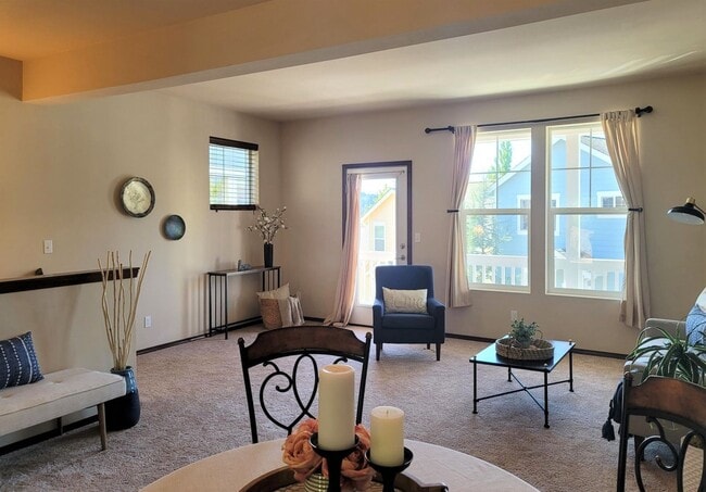 Building Photo - 2 Bedroom Townhome in Beautiful Poulsbo Place