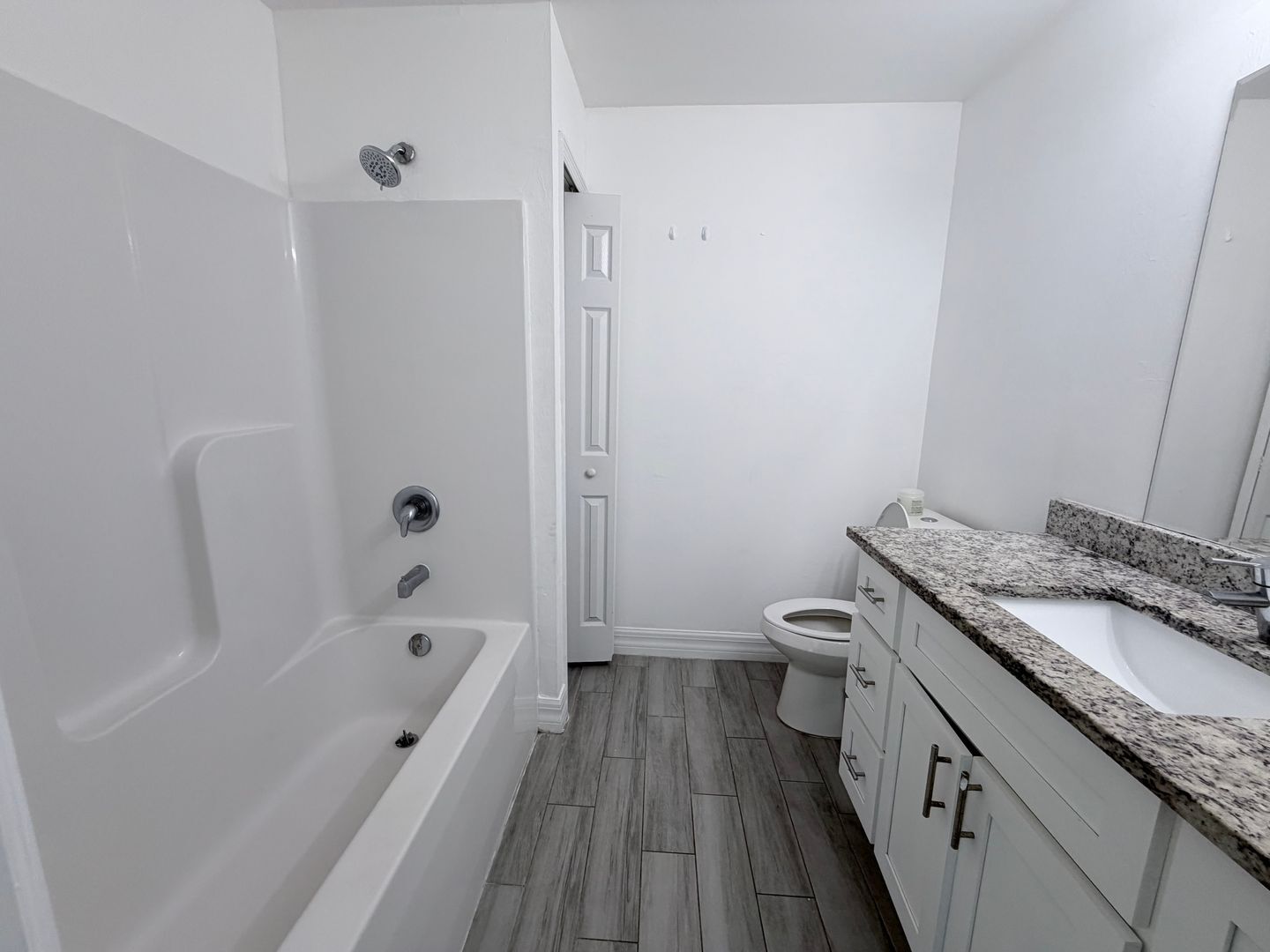 Building Photo - First Month's FREE !!! 2/2 plus Bonus Room