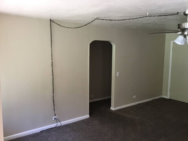 Building Photo - 5 Bedroom House in Southeast Eugene