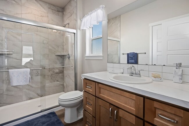 Building Photo - 1138 Crestview Dr