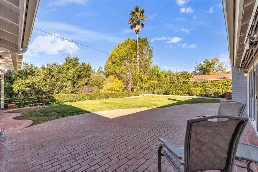 Building Photo - 8201 Clemens Ave