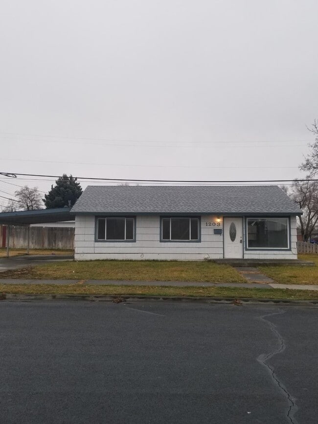 Primary Photo - Three bedroom home close to schools and do...