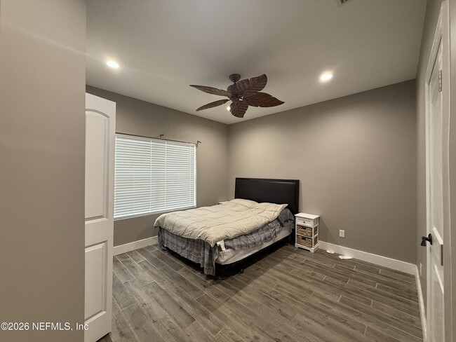 Building Photo - 10933 N Runway Cir