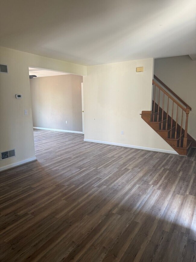 Building Photo - Beautiful Townhouse Available in Jonestown