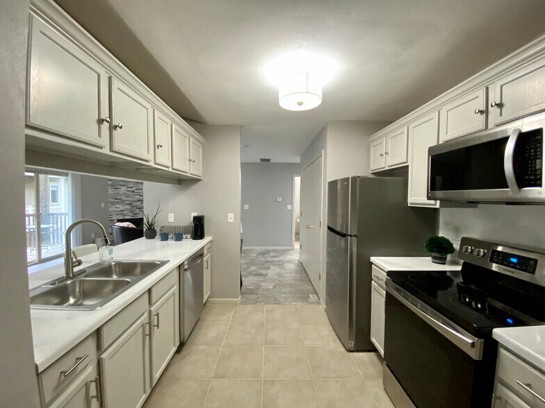 Building Photo - 1050 Minns Dr