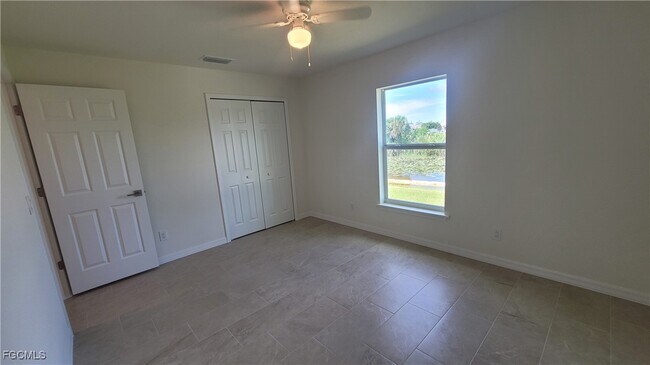 Building Photo - 4016 NE 12th Ct