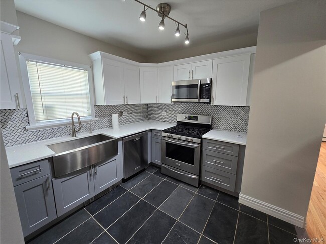 Primary Photo - 492A Cornell Ave