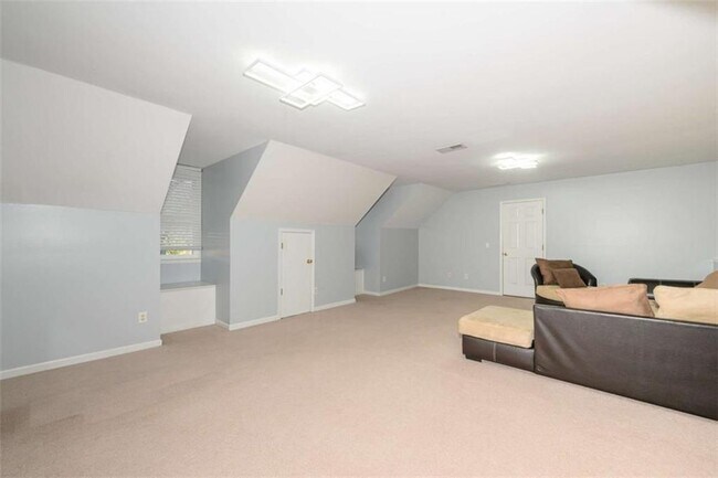 Building Photo - 151 Lakeside Dr NW