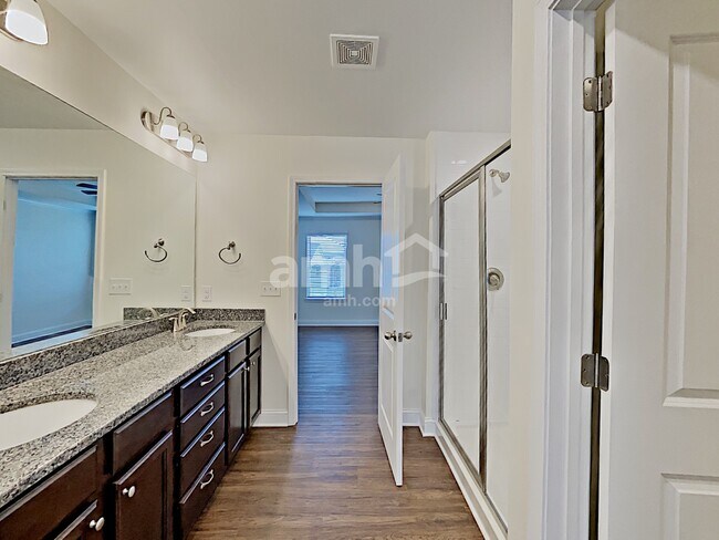 Building Photo - 445 Charity Ln