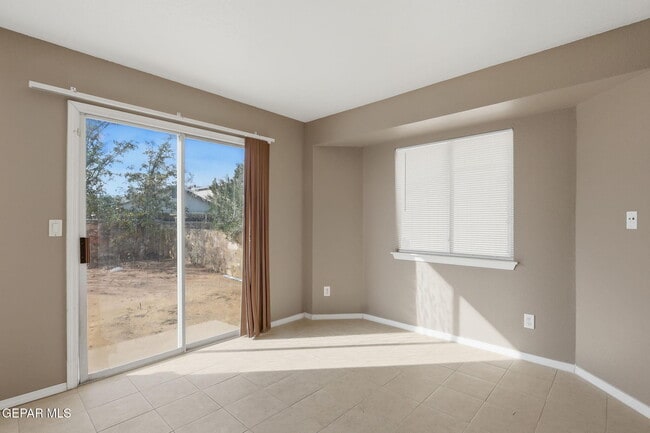 Building Photo - 3413 Yellow Rose St