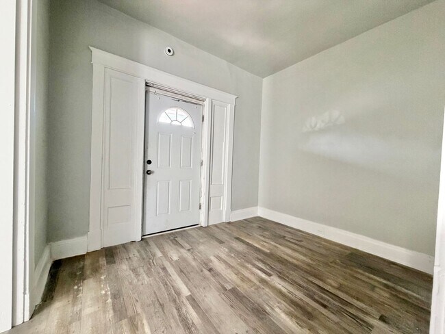 Building Photo - 1224 Ross Ave