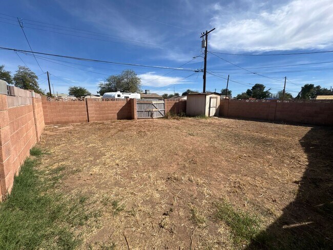 Building Photo - 2 Bedroom - 2 Bath - 1034 Sq. Ft. Duplex