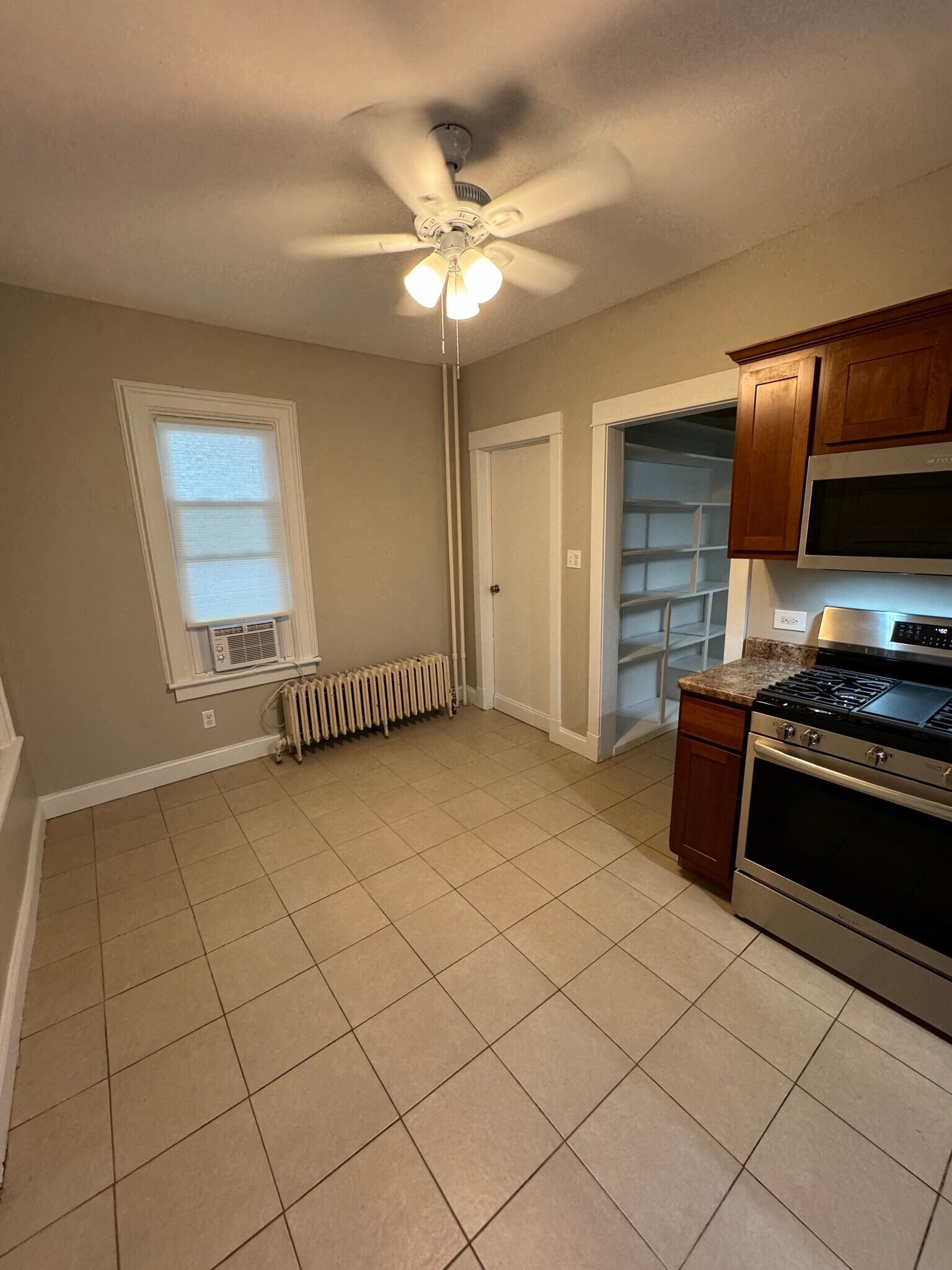 breakfast nook - 617 Delles Rd
