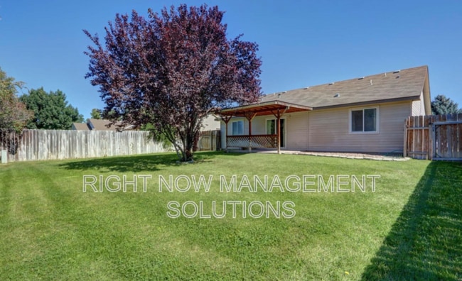 Building Photo - 815 S Pawnee Ave