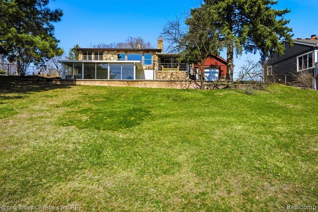 Building Photo - 2739 Lakeridge Ave