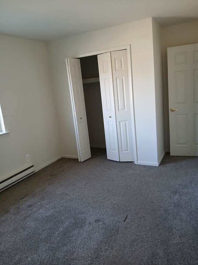 Building Photo - RANCH STYLE 2 BEDROOM DUPLEX FOR LEASE