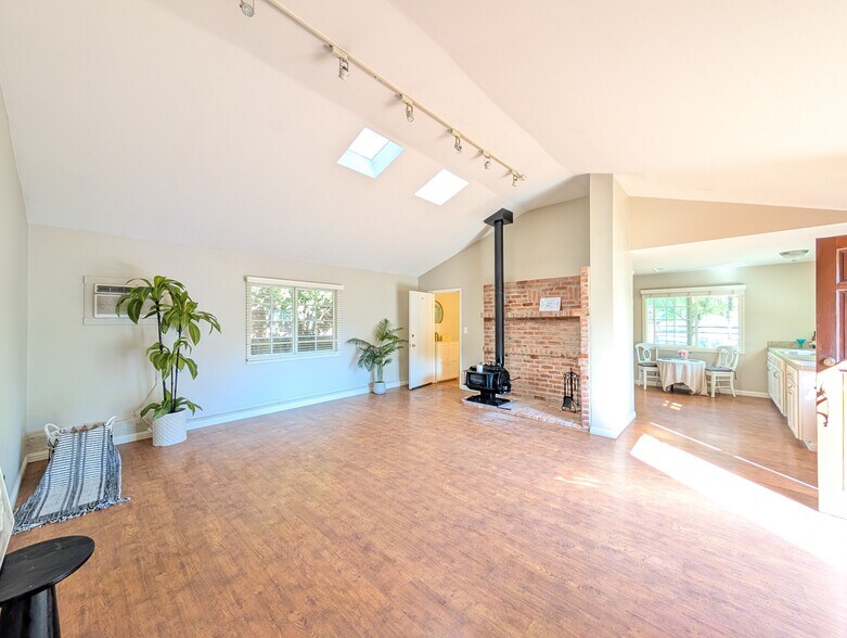 Building Photo - 2401 Stokes Canyon Rd