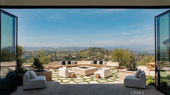 Building Photo - 3121 Old Topanga Canyon Rd