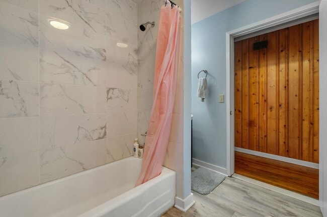 Building Photo - 1902 Sunset Ln