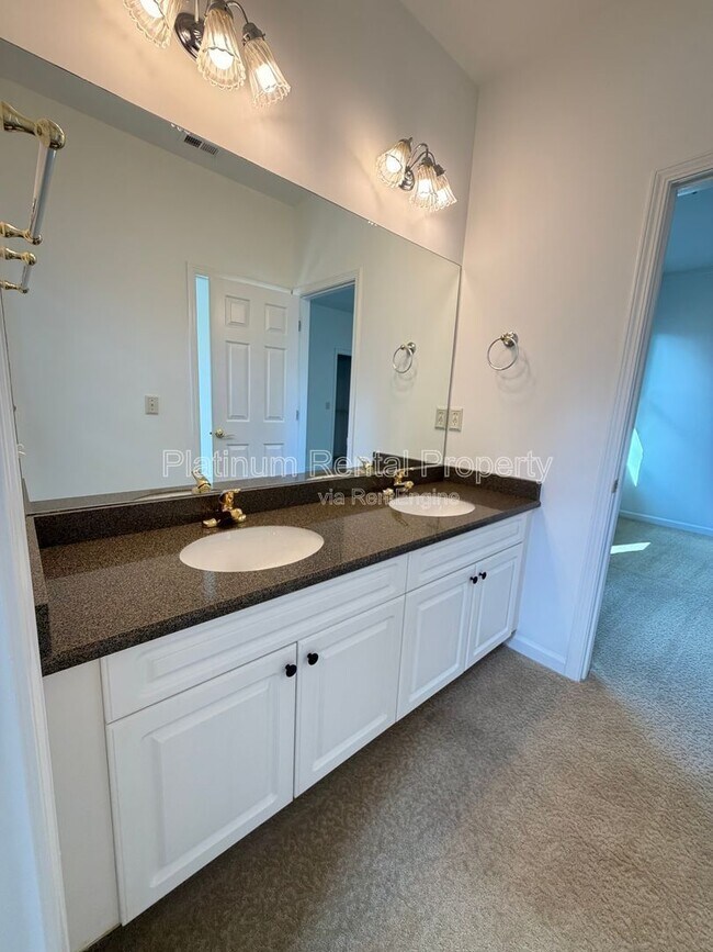 Building Photo - 7020 Grassmoor Grange Way