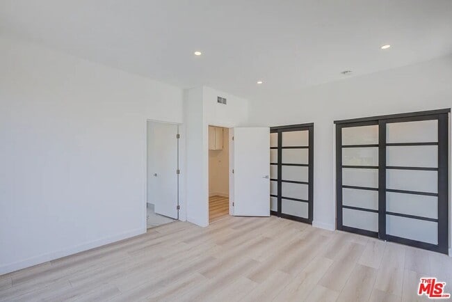Building Photo - 449 Le Doux Rd