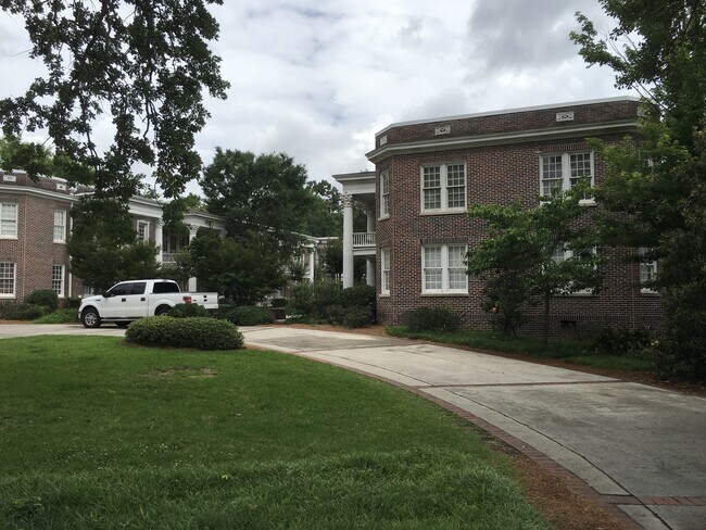 Building Photo - Right Across Street from Augusta University Summerville Campus!