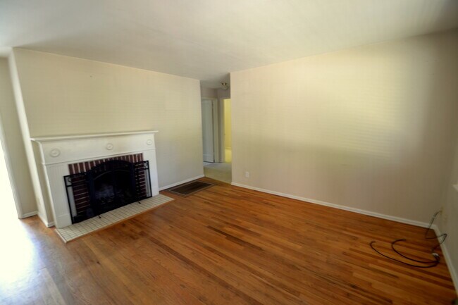 Building Photo - 13702 Densmore Ave N