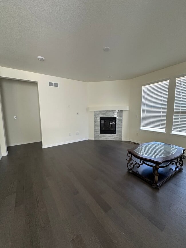 Building Photo - 4-bedroom Single Family Home in Broomfield