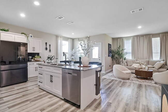 Building Photo - 6402 Oracle Dr