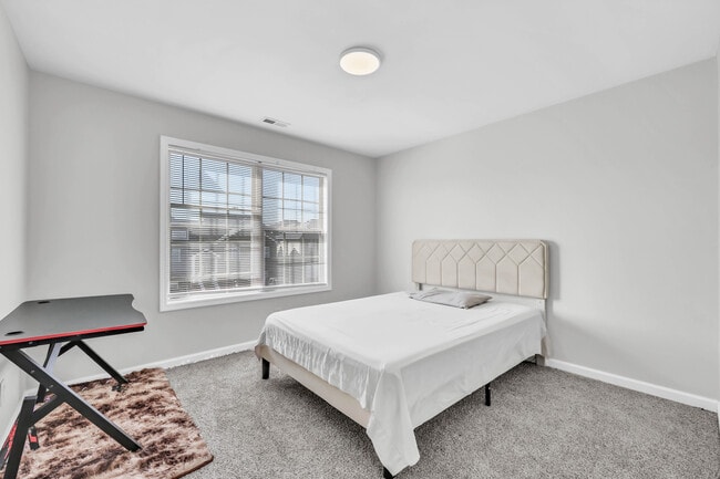 Building Photo - 1467 Raven Rd