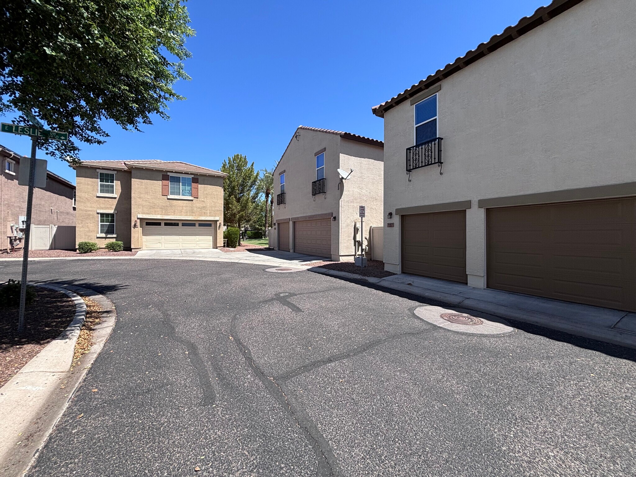 Building Photo - 947 S Utilis Dr