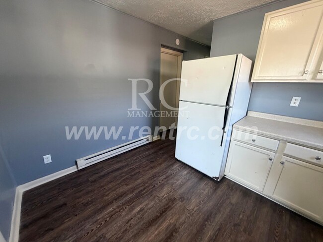 Building Photo - 619-1 Elm-W