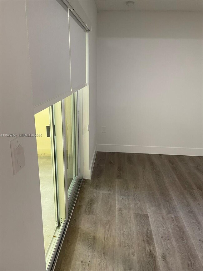 Building Photo - 8427 SW 137th Ave