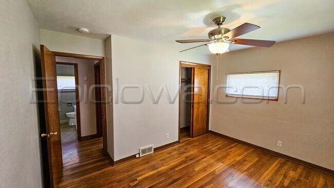Building Photo - 1130 Longview Dr