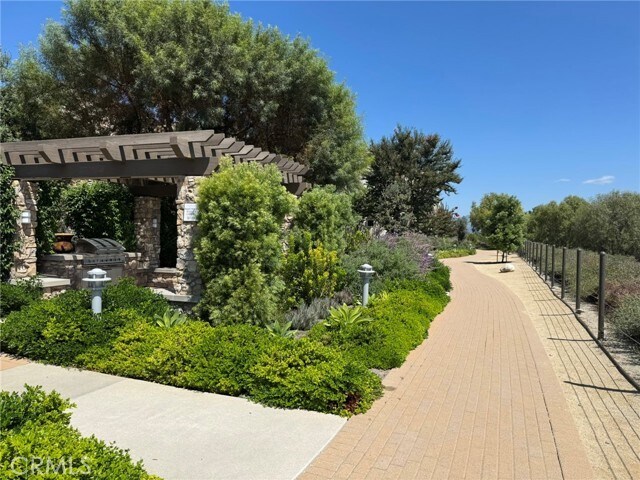 Building Photo - 35 Vantis Dr