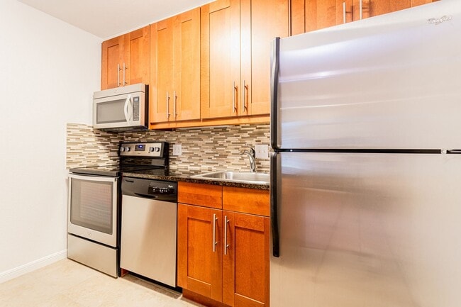 Building Photo - Beautiful and Cozy 1 Bedroom 1 Bathroom Ho...