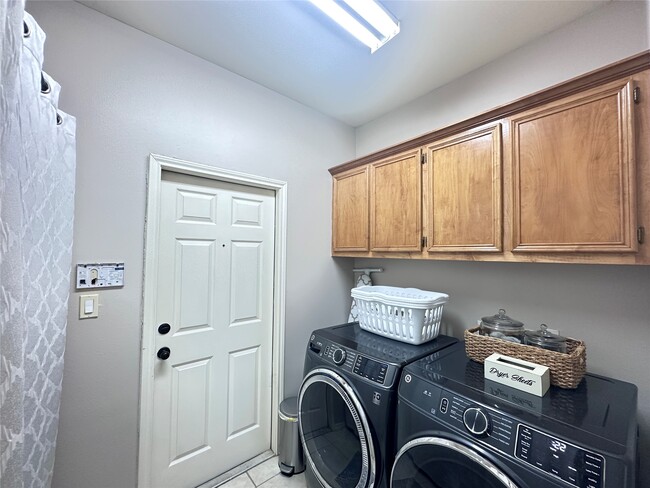 Building Photo - 6321 Oso Pkwy