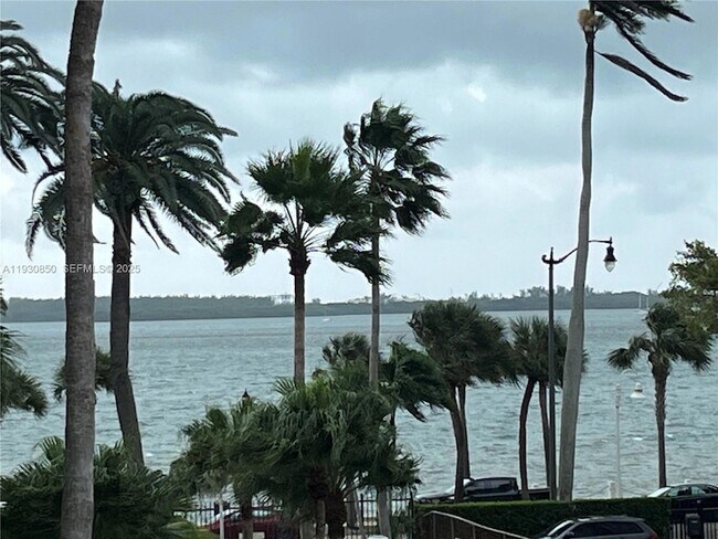 Building Photo - 1408 Brickell Bay Dr