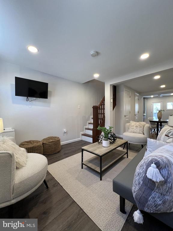 Building Photo - 324 S Castle St