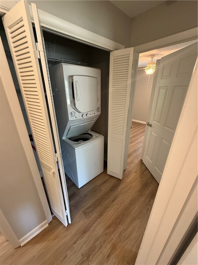 Building Photo - 112 Lynwood Dr