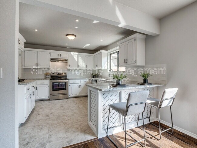 Building Photo - 2320 Yellowstone Dr