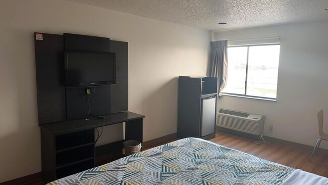 Building Photo - Motel 6- East Side