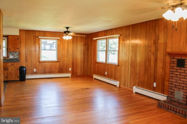 Building Photo - 481 Riffey Ln