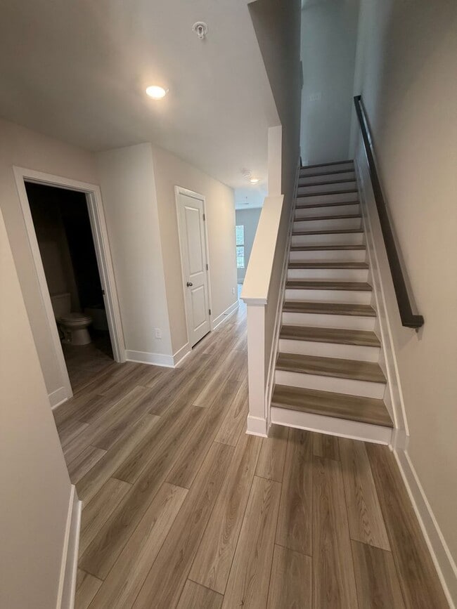 Building Photo - Newly Constructed 3bed/3.5 Bath Available now!