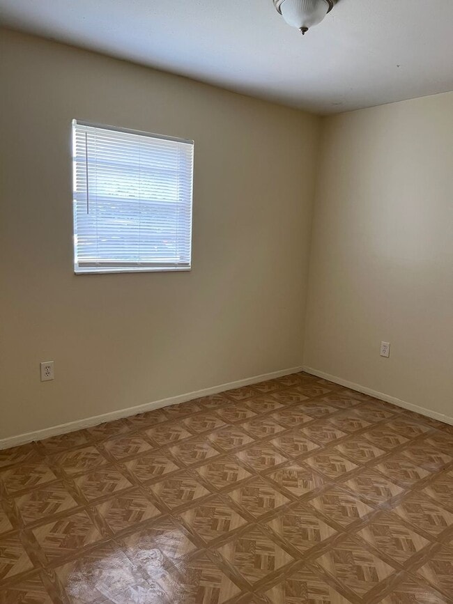 Building Photo - Two bed one bath home