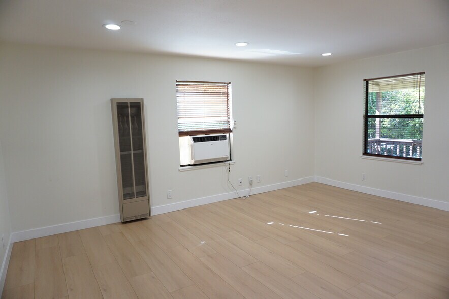 Building Photo - 3948 Pennsylvania Ave